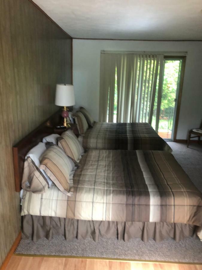Michael Dee'S Motel East Durham Zewnętrze zdjęcie